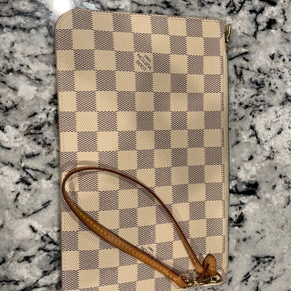 Louis Vuitton neverfull pouch - Picture 1 of 4